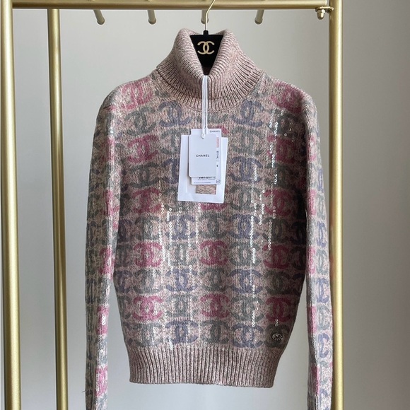 CHANEL Sweaters - Chanel 22K logo beige pink sweater